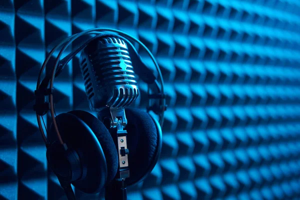 Studio Condenser Microphone Professional Headphones Acoustic Foam Panel Background Blue — Stock Photo, Image