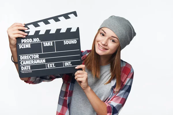 Happy Souriant Adolescent Fille Tenant Clap Board Sur Fond Blanc — Photo