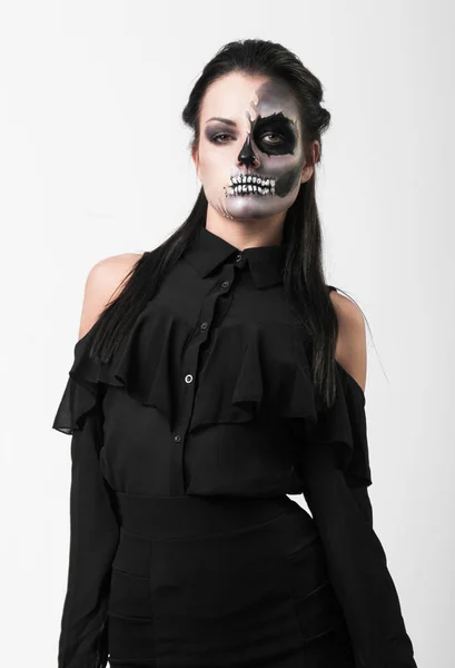 Πορτραίτο Στούντιο Ομορφιά Μελαχρινή Γυναίκα Φορώντας Μαύρα Ρούχα Τρομακτικό Greasepaint — Φωτογραφία Αρχείου