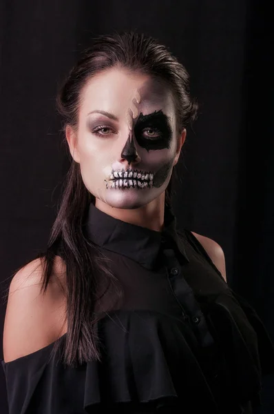 Conceito Festa Halloween Mulher Morena Com Assustador Compõem Posando Fundo — Fotografia de Stock