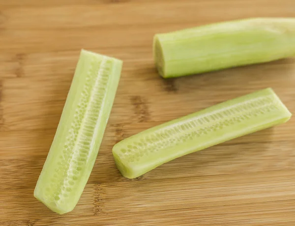 Pepino Rodajas Sobre Tabla Madera — Foto de Stock