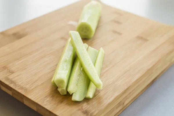 Pepino Rodajas Sobre Tabla Madera — Foto de Stock