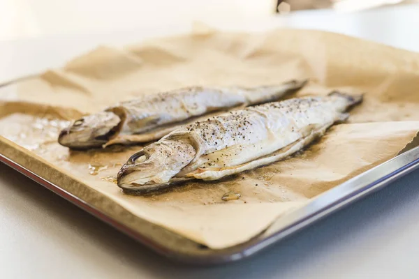 Sabroso Pescado Horno Papel Pergamino —  Fotos de Stock