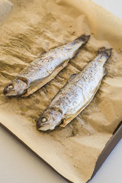 Sabroso Pescado Horno Papel Pergamino —  Fotos de Stock