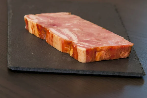 Jambon Cuit Sur Planche Ardoise Noire Gros Plan — Photo