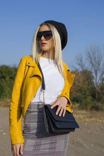 Schöne Elegante Frau Herbst Park — Stockfoto