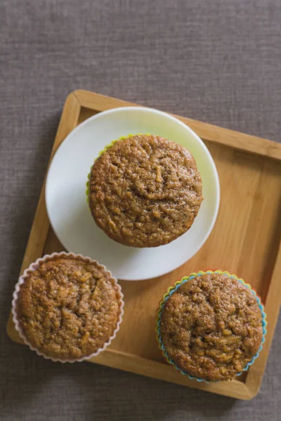 Νόστιμο Cupcakes Τραπέζι Στην Κουζίνα — Φωτογραφία Αρχείου