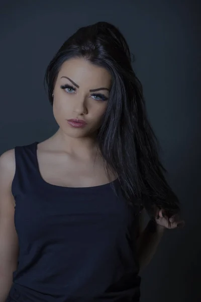 Güzel esmer kız güzellik çekimi