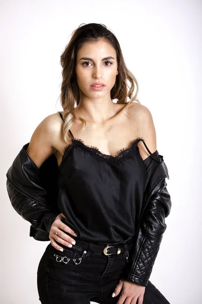 Beauté Fille Cuir Noir Veste Studio Shoot — Photo