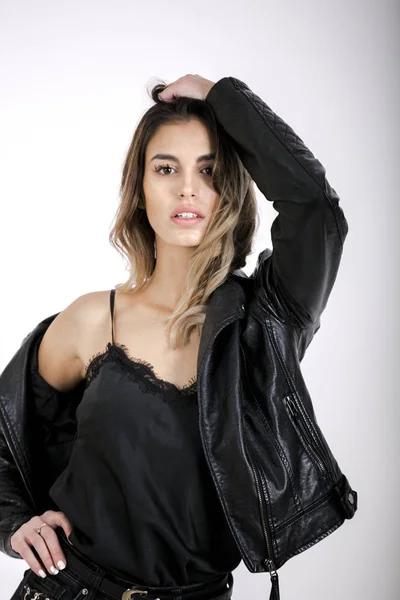 Chica Belleza Negro Chaqueta Cuero Estudio Disparar — Foto de Stock