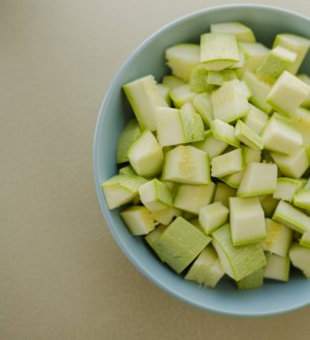 Doğranmış Kabak Kase İzole Beyaz