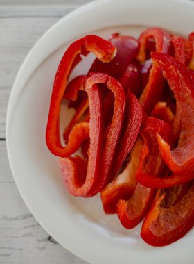 Pirzola kırmızı tatlı biber yakın