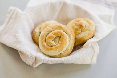 Geleneksel Bulgar yemekleri banitsa peynir ile doldurulmuş