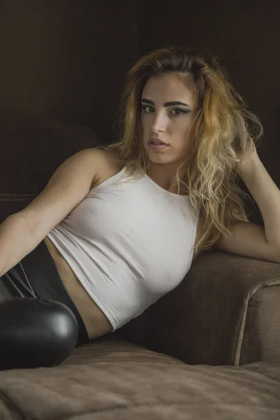 Sensual Woman White Top Black Leather Trousers Posing Dark Interior — Stock Photo, Image