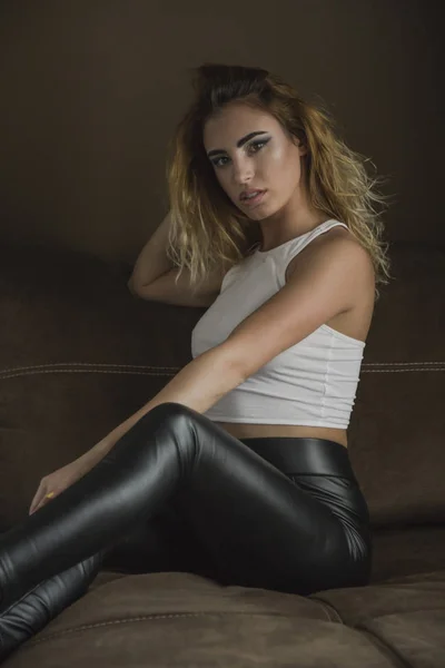 Sensual Woman White Top Black Leather Trousers Posing Dark Interior — Stock Photo, Image