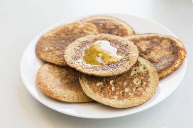 bannana gözleme mutfak masasında yakın