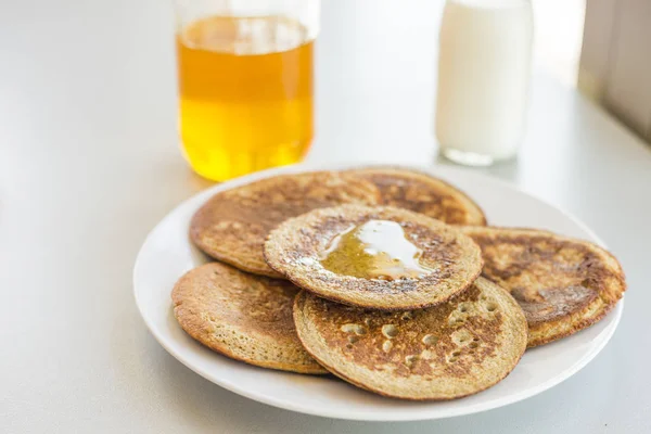 Bananen Pfannkuchen Aus Nächster Nähe Auf Dem Küchentisch — Stockfoto