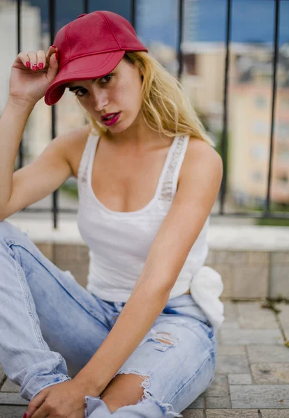 Retrato Mujer Rubia Elegante Aire Libre — Foto de Stock