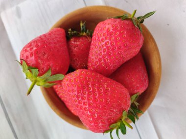 çilek masaya yakın