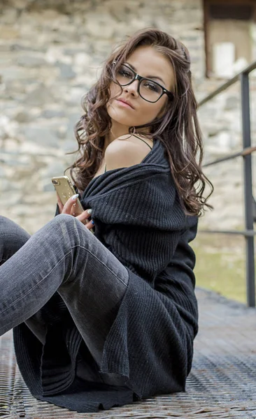 Bonita Mujer Joven Con Gafas Retrato — Foto de Stock