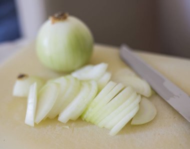 Doğranmış soğan. Yakın çekim.