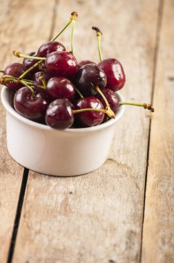 Vişne sepeti / kiraz ağacı dalı / taze kiraz / tatlı kiraz