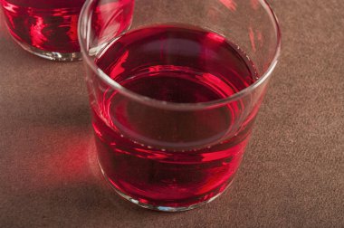 bardak taze kiraz suyu kapat