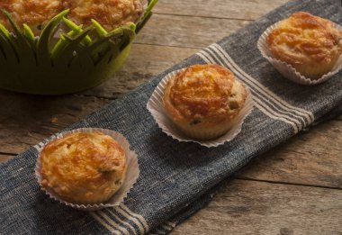 Lezzetli peynir ve domuz pastırması muffins