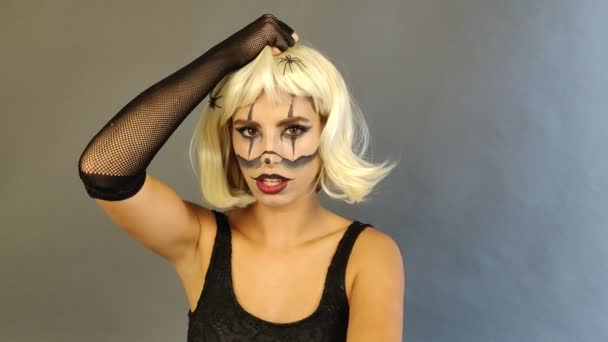 Halloween Clown Vrouw Portret Poseren Close — Stockvideo