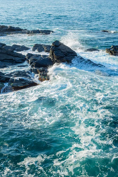 Deniz Dalgaları Fotoğrafı Çarpıştırıyor — Stok fotoğraf