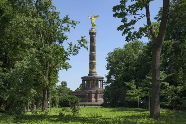 Popüler Zafer Anıtı Berlin Almanya Tiergarten Parkı Görülen Bir Görünümünü — Stok fotoğraf