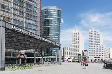 Berlin, Almanya - 24 Mayıs 2018: Potsdamer Platz, son yıllarda, Berlin duvarının yıkılmasından sonra inşa birçok yeni binalar, şehir merkezinde önemli bir meydanda bir görünüm