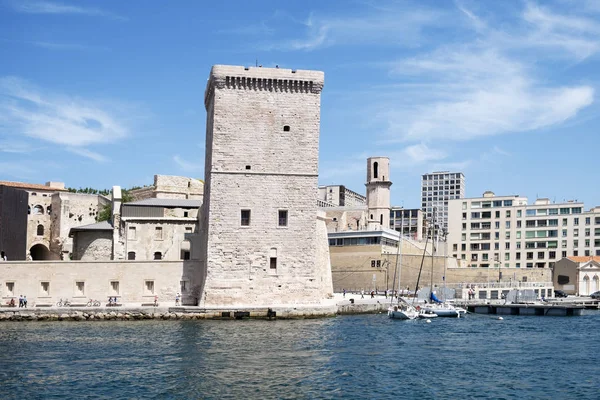 Marseille, Fransa - 17 Mayıs 2015: Fort Saint-Jean, Marsilya, Fransa Akdeniz tarafından çevrili, on yedinci yüzyılda inşa bir görünüm