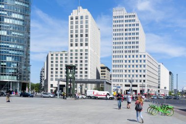 Berlin, Almanya - 24 Mayıs 2018: Potsdamer Platz, son yıllarda, Berlin duvarının yıkılmasından sonra inşa birçok yeni binalar, şehir merkezinde önemli bir meydanda bir görünüm