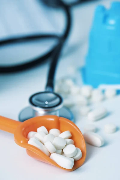 Closeup Orange Beach Shovel Some Pills Doctors Desk Next Blue — Stock Photo, Image