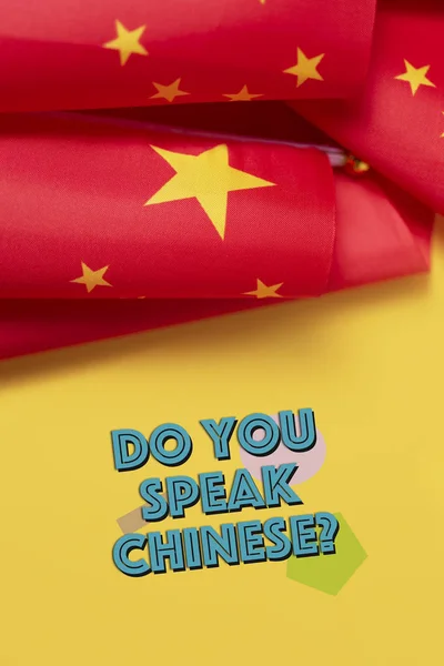 Algunas Banderas China Pregunta Hablas Chino Sobre Fondo Amarillo —  Fotos de Stock