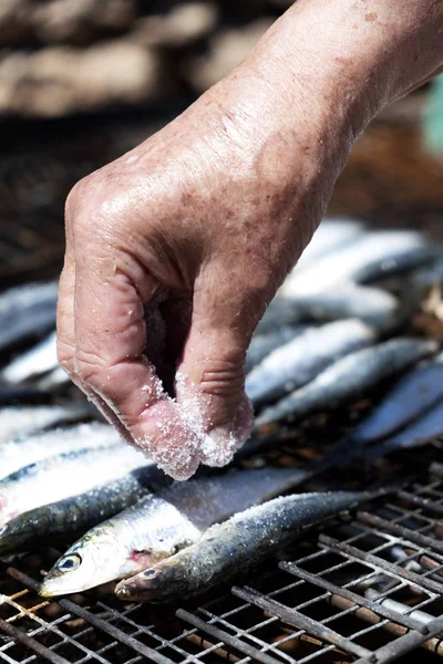 Closeup Old Caucasian Woman Salting Some Raw Sardines Grill Outdoors — Stock Photo, Image