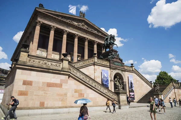 Berlim Alemanha Maio 2018 Pessoas Entrada Alte Nationalgalerie Ilha Dos — Fotografia de Stock
