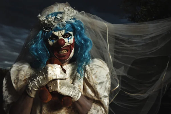 Primer Plano Payaso Malvado Aterrador Con Vestido Novia Sucio Andrajoso — Foto de Stock