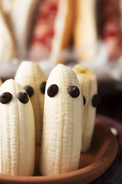 Detailní Záběr Nějaké Vtipné Halloween Jídlo Například Banány Očima Jako — Stock fotografie