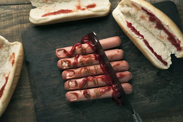 Vista Alto Ângulo Alguns Cachorros Quentes Assustadores Forma Dedos Sangrentos — Fotografia de Stock