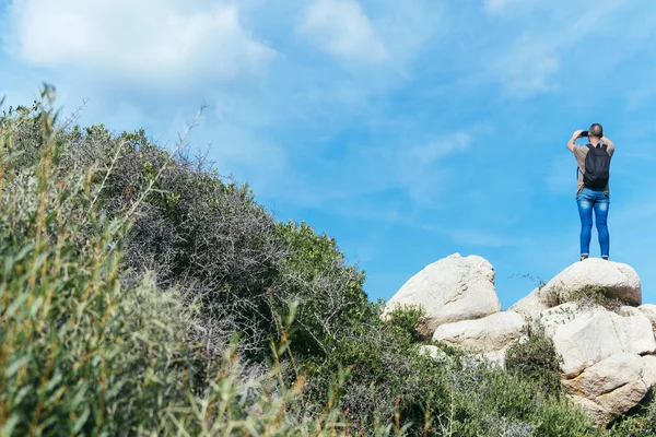 Arkadan Bir Fotoğraf Peyzaj Sout Corsica Fransa Onun Smartphone Ile — Stok fotoğraf