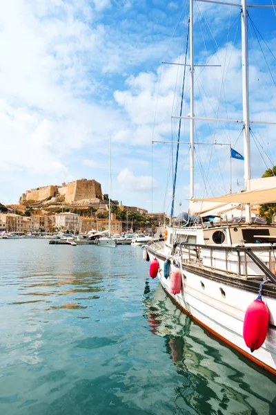 Uma Vista Sobre Mar Mediterrâneo Porto Bonifacio Córsega França Com — Fotografia de Stock