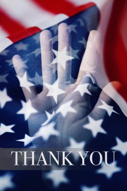 Amerika Birleşik Devletleri ve adamın elini ve metnin bazı bayrakların birden fazla pozlama teşekkür ederim