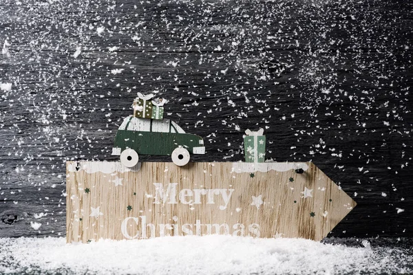 Texto Feliz Natal em uma placa de madeira — Fotografia de Stock