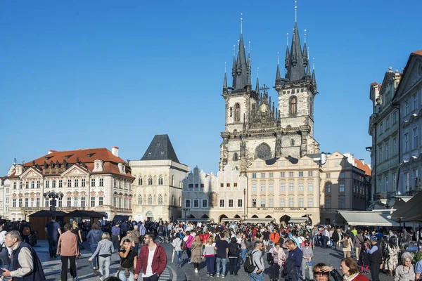 Praga Repubblica Ceca Ottobre 2018 Una Folla Passeggia Lungo Piazza — Foto Stock