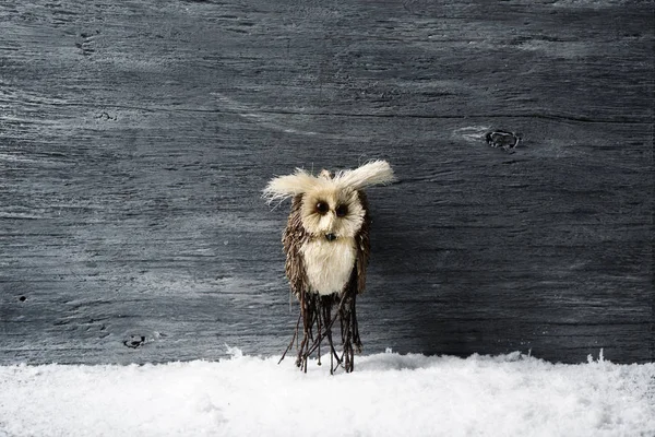 Yapımı Bir Baykuş Şeklindeki Süs Boş Bir Boşluk Ile Gri — Stok fotoğraf