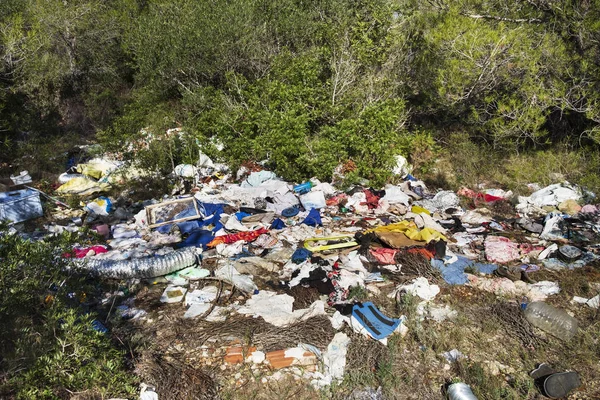 Pohled Hromadu Odpadků Nelegálně Dumpingové Otevřené Skládky Venkova Lane — Stock fotografie