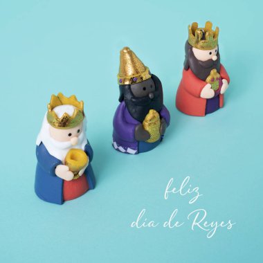 three wise men ve metin feliz dia de reyes, İspanyolca olarak mavi bir arka plan üzerinde yazılı mutlu Epifani gün