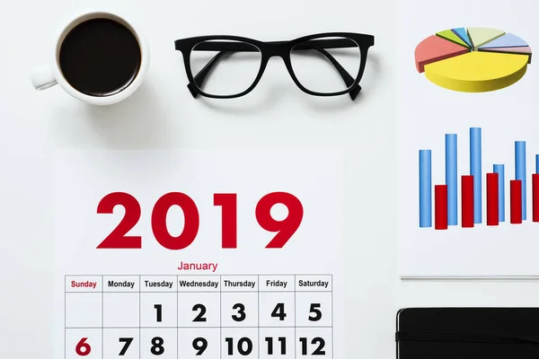 Vista Ángulo Alto Calendario 2019 Una Mesa Oficina Blanca Junto — Foto de Stock